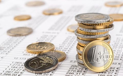 人到中年最值得的投资是“保险”