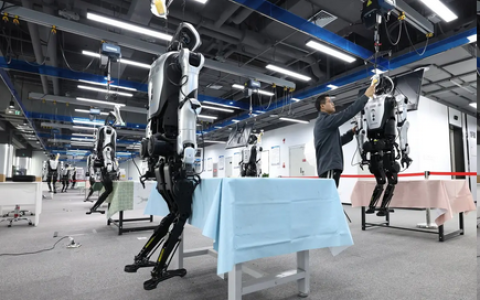 国内首单“养老机器人全生命周期责任保险”低调在沪落地，加速养老行业发展，日新月异